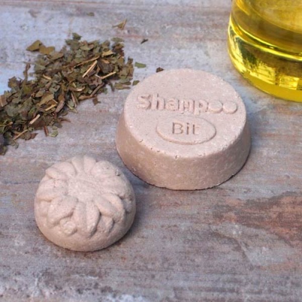 Festes_Shampoo_Walnuss_Mandel_fuer_braunes_Haar_1.jpg