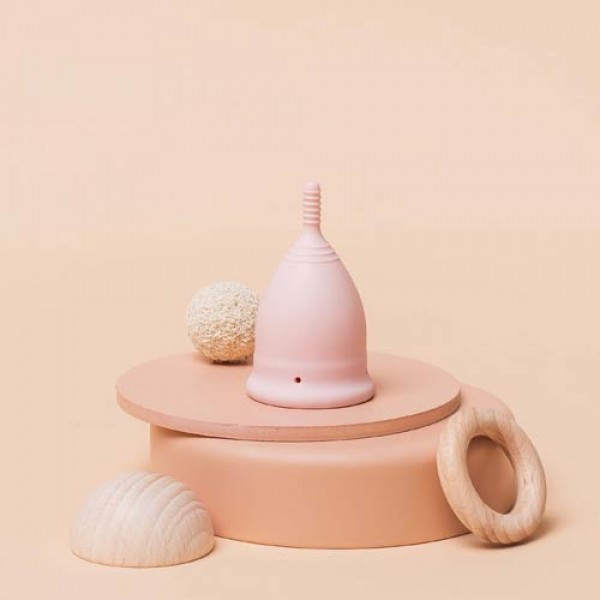 divine_Menstruationstasse_Pretty_in_Pink_HARD_Groessen_S_M_L_1.jpg