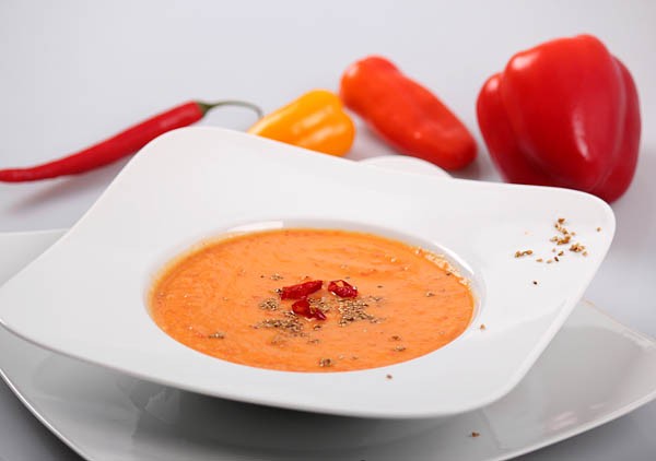 Paprika-Apfel-Suppe mit Chili