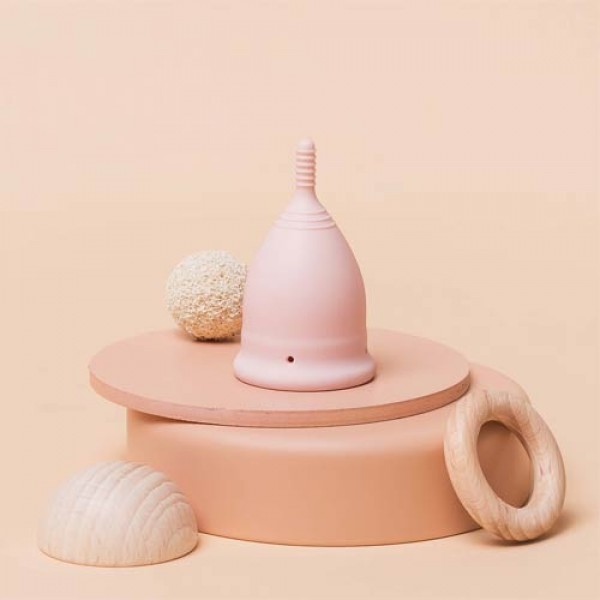 divine_Menstruationstasse_Pretty_in_Pink_SOFT_Groessen_S_M_L_1.jpg